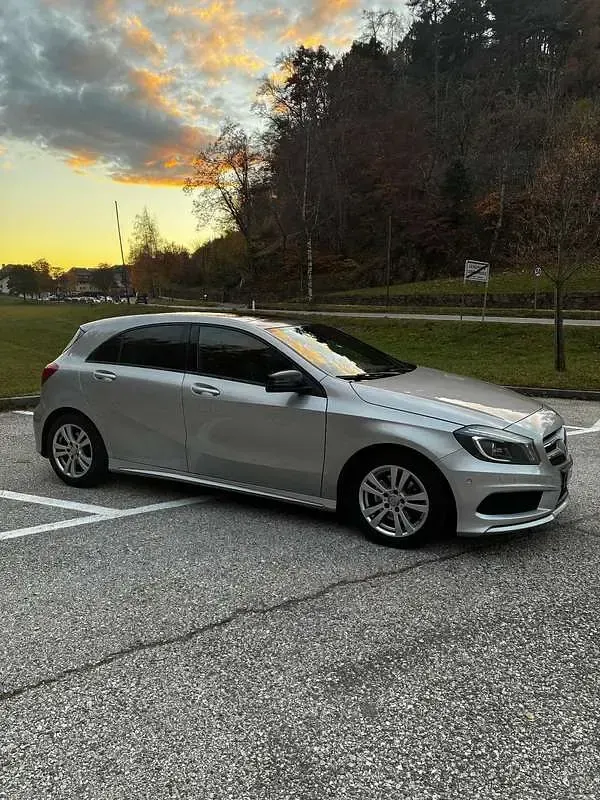 Usata Mercedes A200 136 CV (100 kW) 2012 Grigio Utilitaria