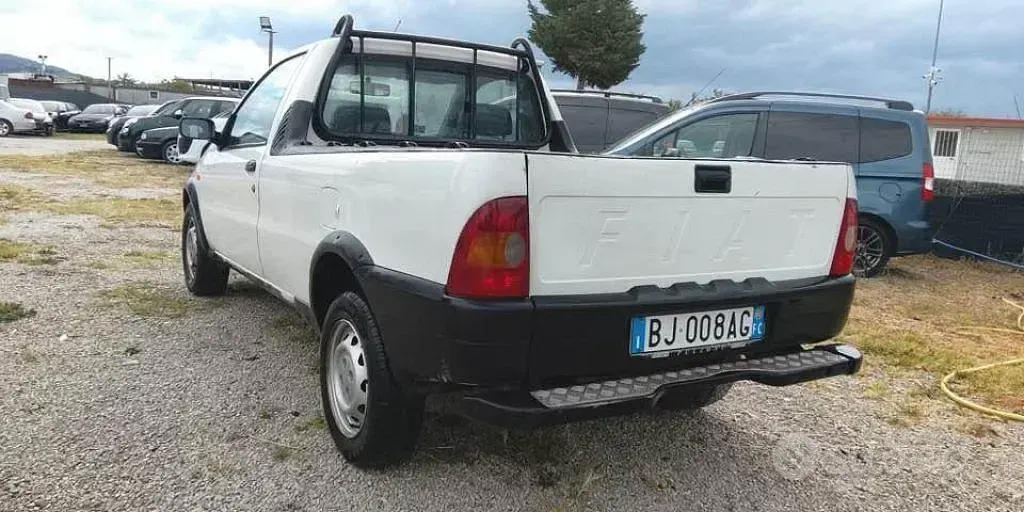 Gebraucht Fiat Strada 69 PS (50 kW) 2000 Weiß Pickup