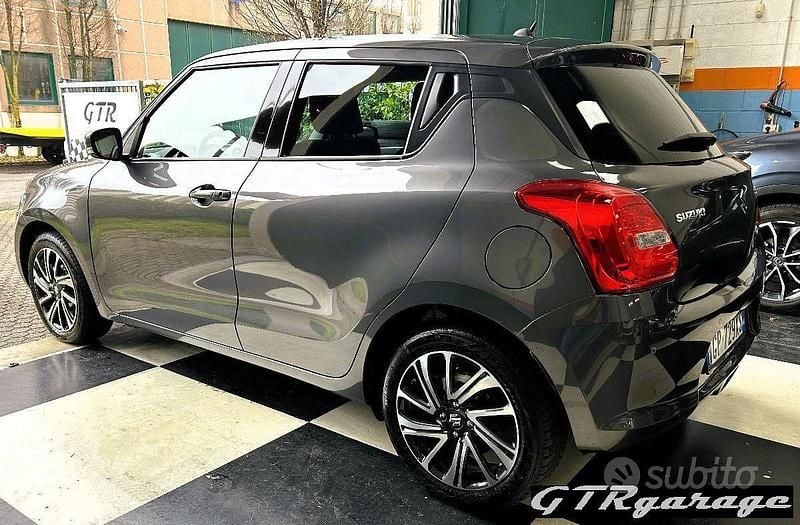Usata Suzuki Swift 83 CV (61 kW) 2023 Grigio Utilitaria
