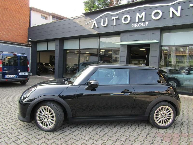 Usata Mini Cooper Classic 114 kW (156 CV) 2025 Midnight black Utilitaria