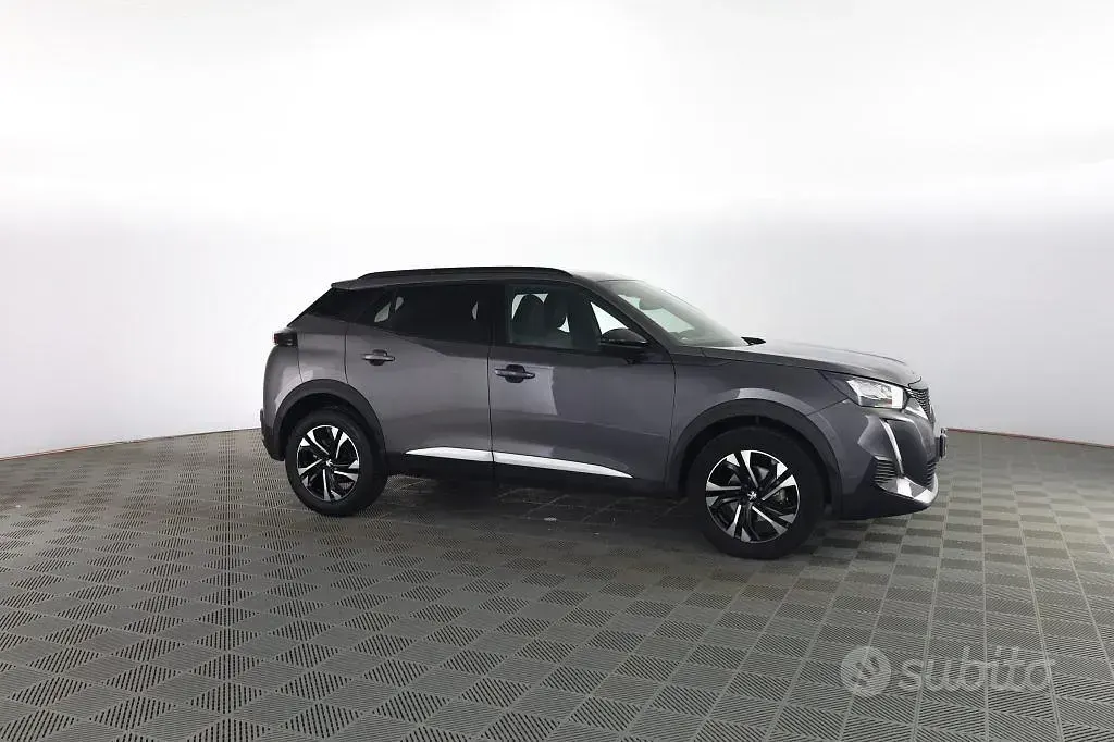 Usata Peugeot 2008 Allure 101 CV (74 kW) 2022 Grigio SUV