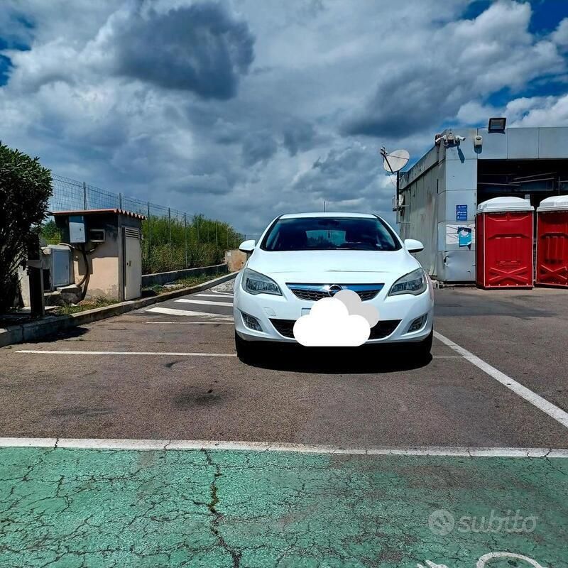Usata Opel Astra 90 CV (66 kW) 2010 Bianco Berlina