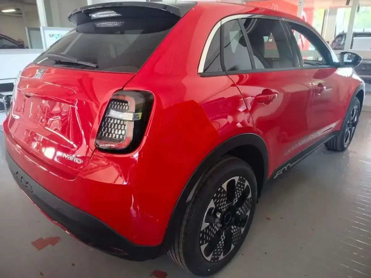Nuova Fiat 600 La Prima 101 CV (74 kW) 2025 Rosso SUV