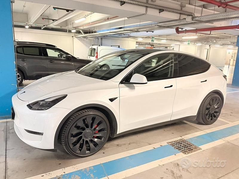 Usata Tesla Model Y Performance 392 kW (534 CV) 2022 Bianco SUV