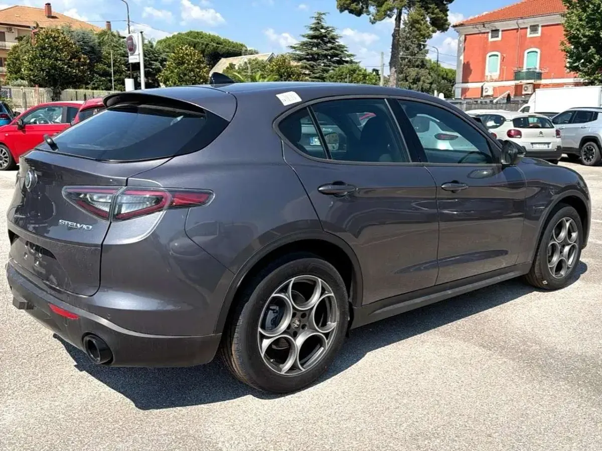 Nuova Alfa Romeo Stelvio Sprint 160 CV (117 kW) 2026 Grigio SUV