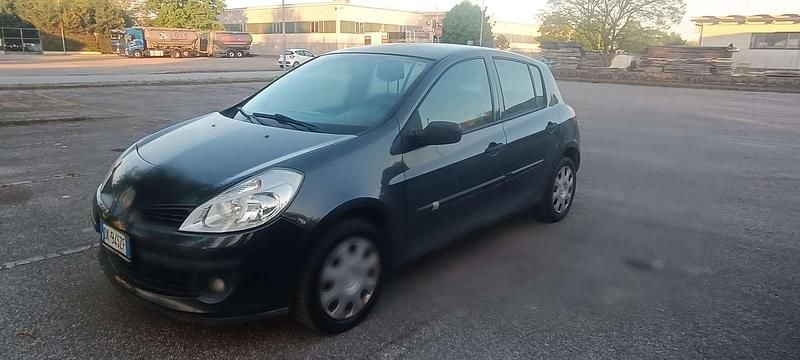 Usata Renault Clio III Dynamique 75 CV (55 kW) 2007 Berlina
