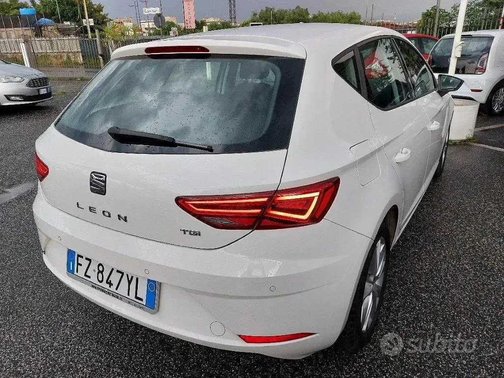 Usata Seat Leon Style 131 CV (96 kW) 2020 Bianco Berlina