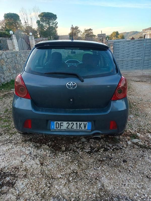 Usata Toyota Yaris 133 CV (97 kW) 2008 Grigio Berlina