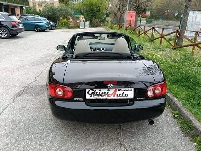 Usata Mazda MX5 110 CV (80 kW) 2004 Nero Cabrio