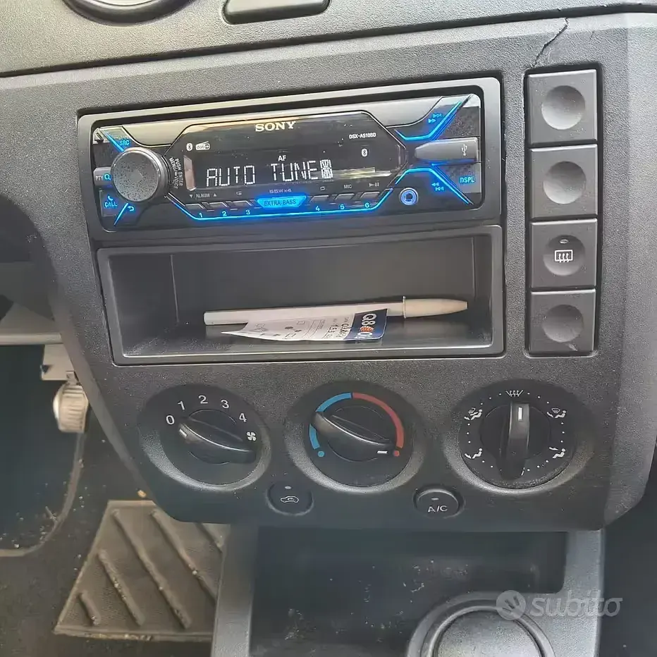 Usata Ford Fiesta 80 CV (58 kW) 2002 Grigio Utilitaria