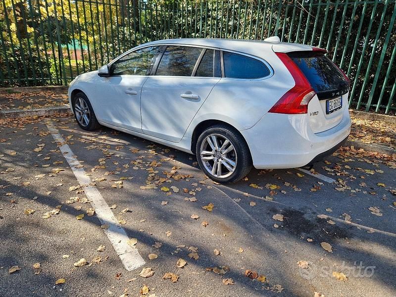 Usata Volvo V60 Momentum 163 CV (119 kW) 2011 Bianco Station wagon