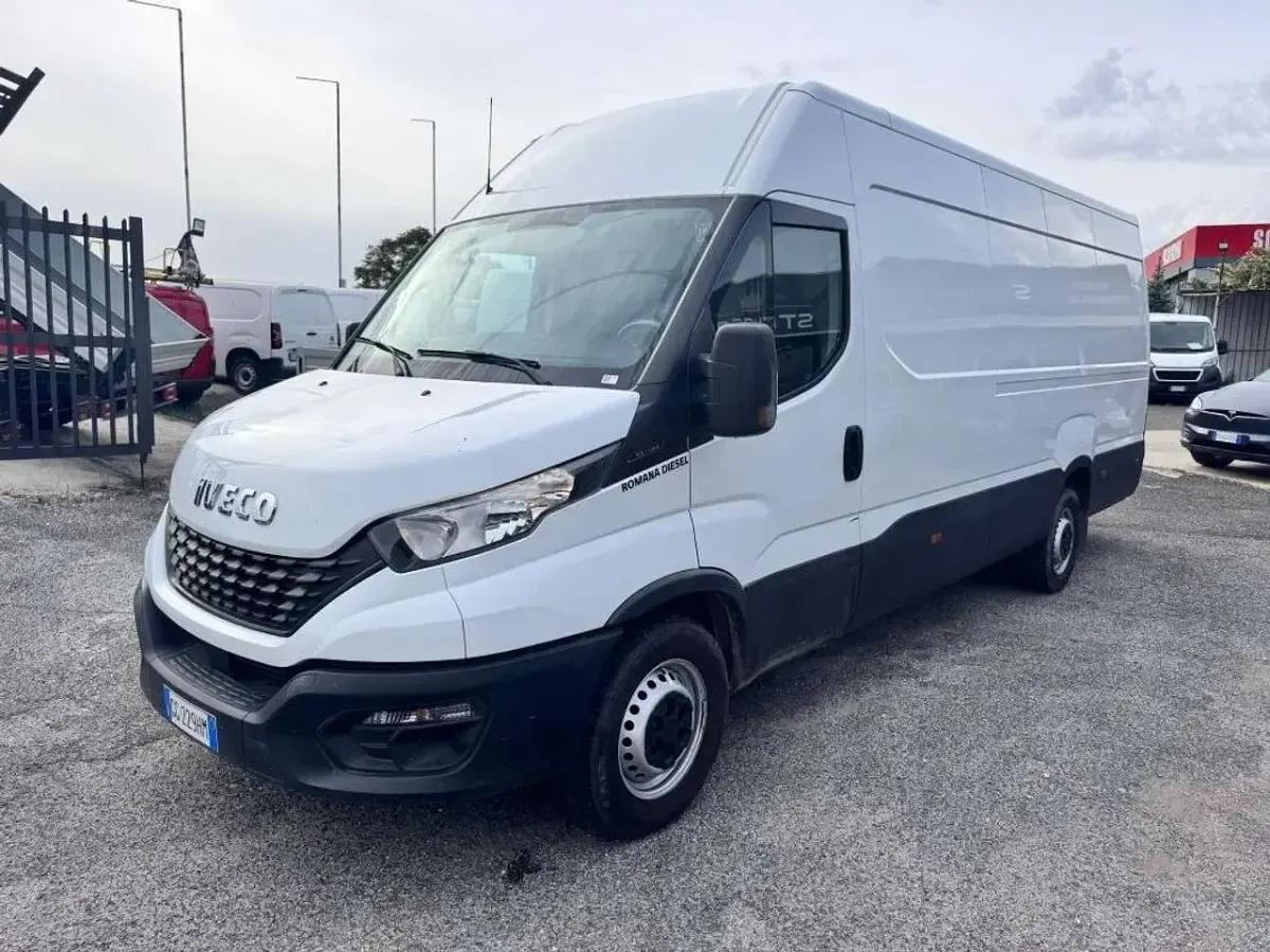 Usata Iveco Daily 136 CV (100 kW) 2022 Bianco Furgone