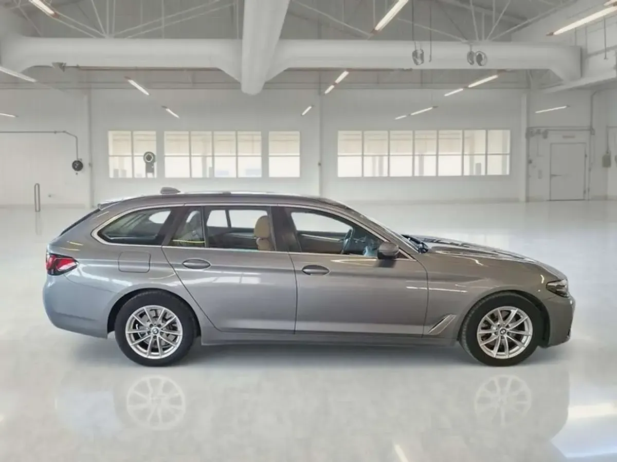 Usata BMW 518 150 CV (110 kW) 2023 Grigio Station wagon