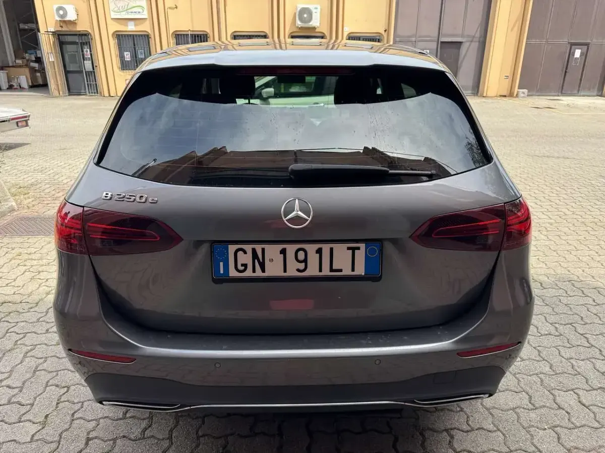 Usata Mercedes B250 Advanced Plus 163 CV (119 kW) 2023 Mountaingrau  met. Utilitaria