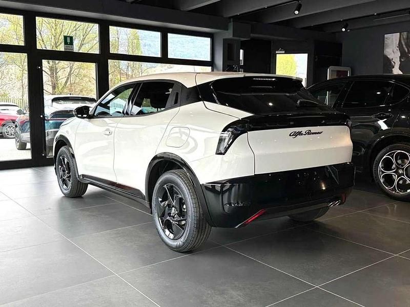Nuova Alfa Romeo Junior 145 CV (106 kW) 2025 Bianco sempione SUV