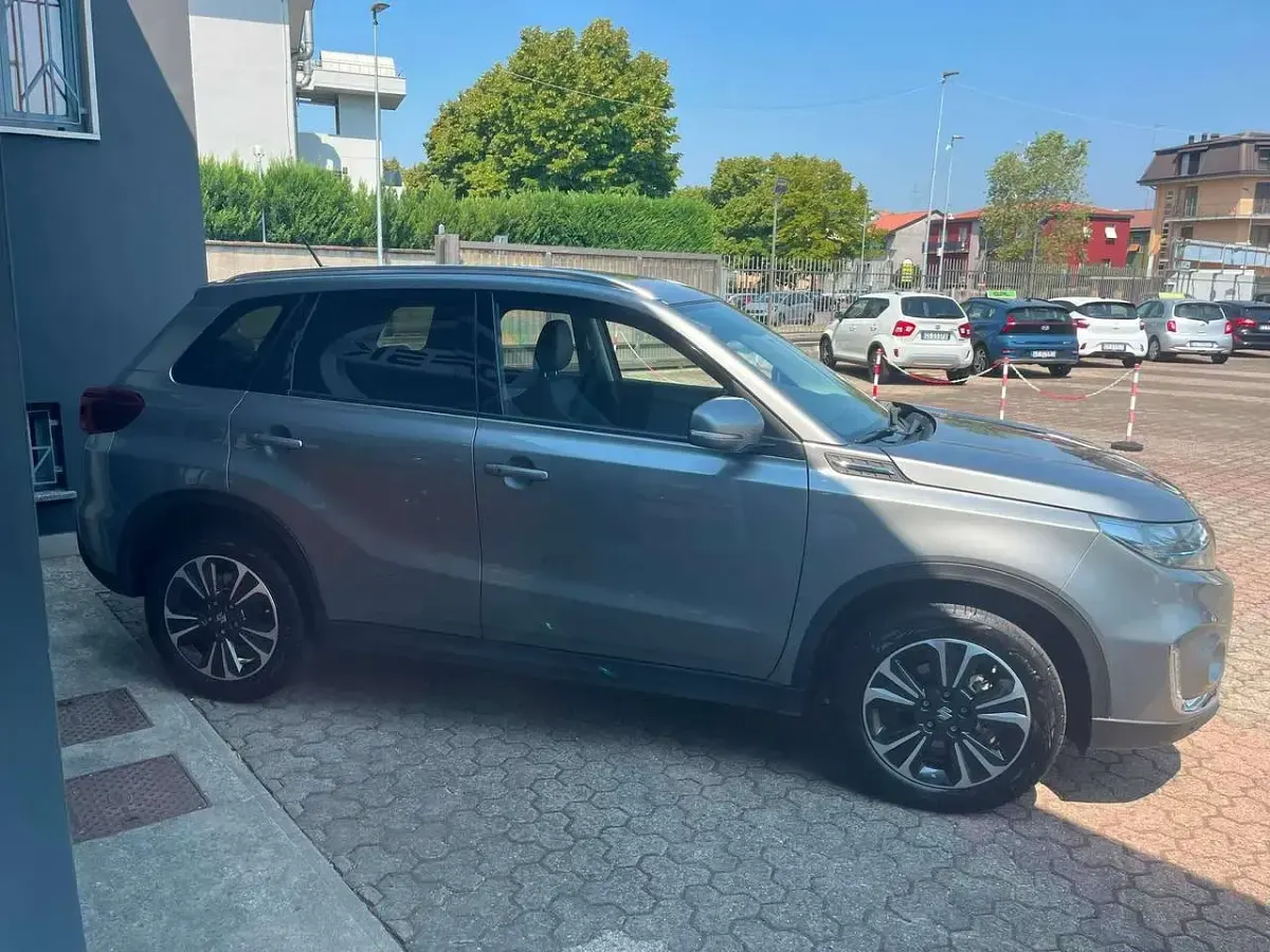 Usata Suzuki Vitara 129 CV (94 kW) 2024 Grigio SUV