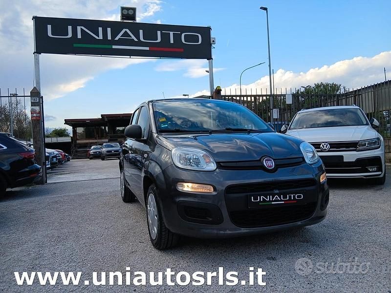 Usata Fiat Panda Lounge 69 CV (50 kW) 2019 Grigio Utilitaria