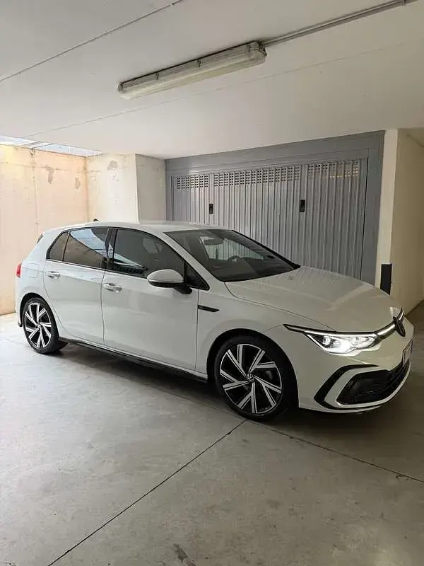 Usata VW Golf VIII R-line 150 CV (110 kW) 2024 Berlina
