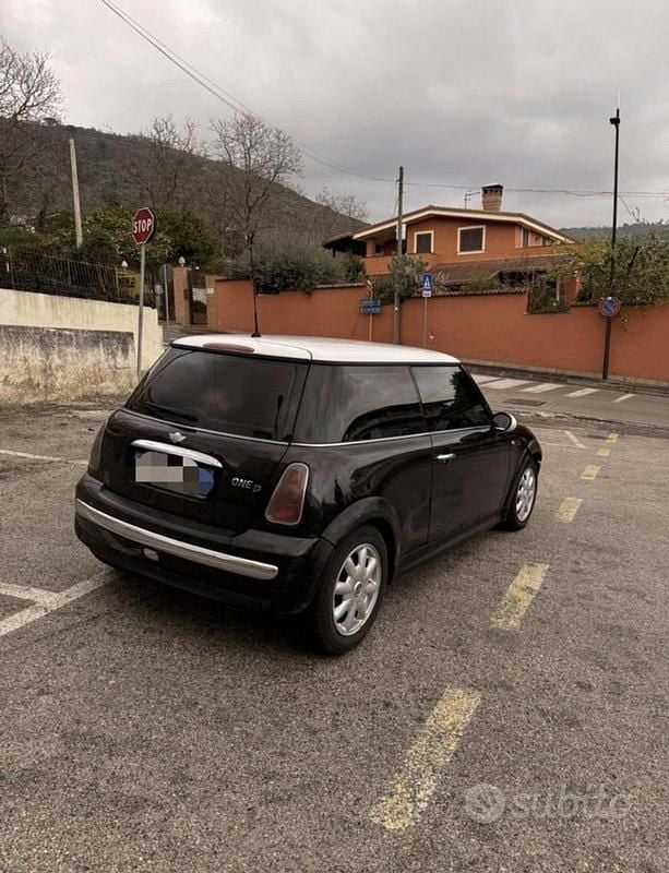 Begagnad Mini Cooper 75 HK (55 kW) 2004 Svart Halvkombi