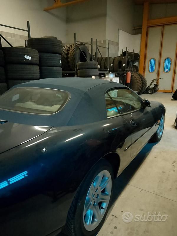 Usata Jaguar XK8 363 CV (266 kW) 1999 Blu Cabrio