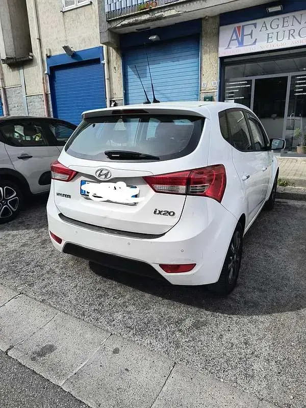 Usata Hyundai ix20 Comfort 90 CV (66 kW) 2015 Bianco Utilitaria