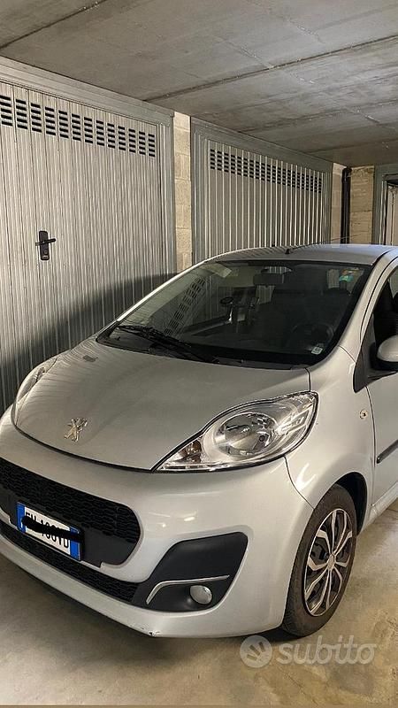Usata Peugeot 107 68 CV (50 kW) 2013 Grigio Utilitaria