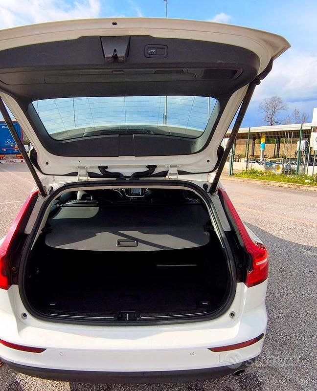 Usata Volvo V60 Business Edition 150 CV (110 kW) 2019 Bianco Station wagon