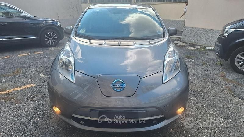 Grigio Usata 2015 Nissan Leaf Tekna Due volumi | 3950 € (Super prezzo) - Immagine 1/4