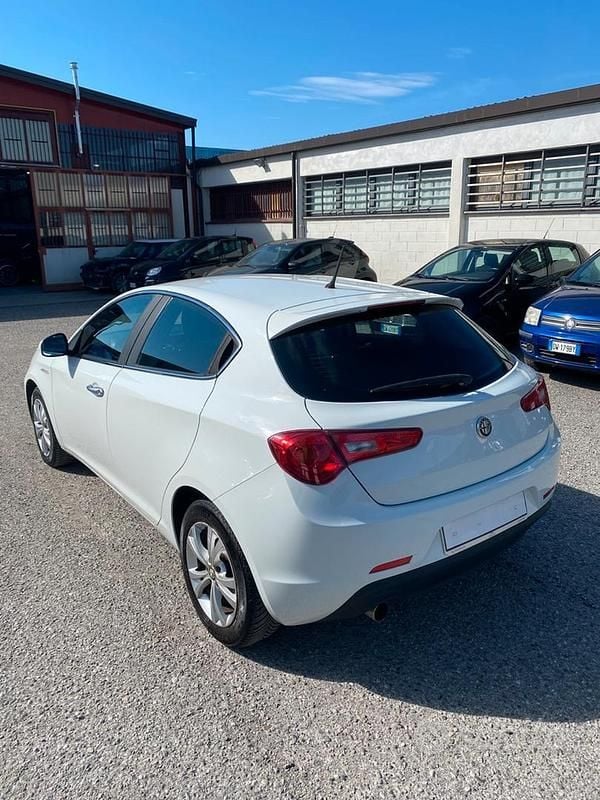 Usata Alfa Romeo Giulietta Progression 105 CV (77 kW) 2010 Bianco Utilitaria