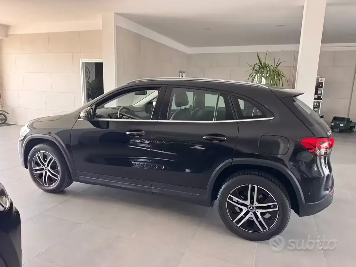 Usata Mercedes GLA200 150 CV (110 kW) 2023 Nero SUV