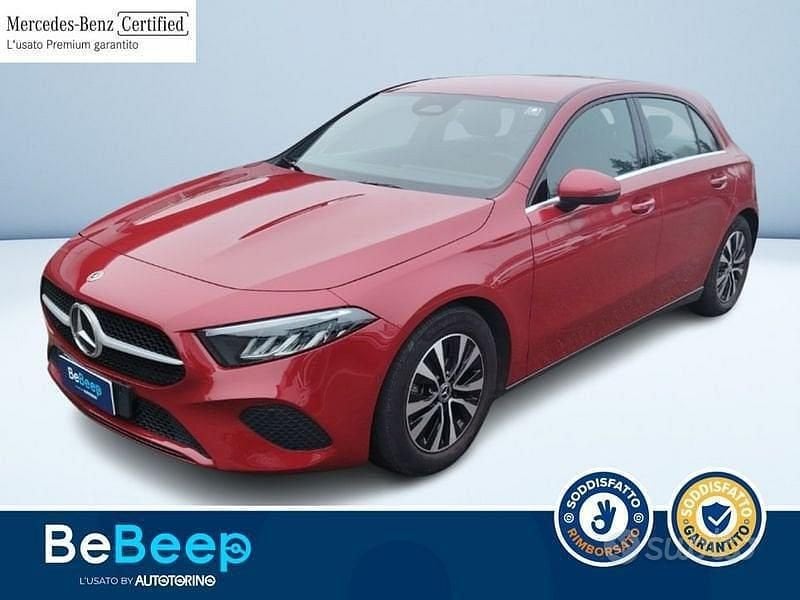 Rosso metallizzato Usata 2023 Mercedes A180 Advanced Berlina | 24.900 € (Ottimo prezzo) - Immagine 1/4