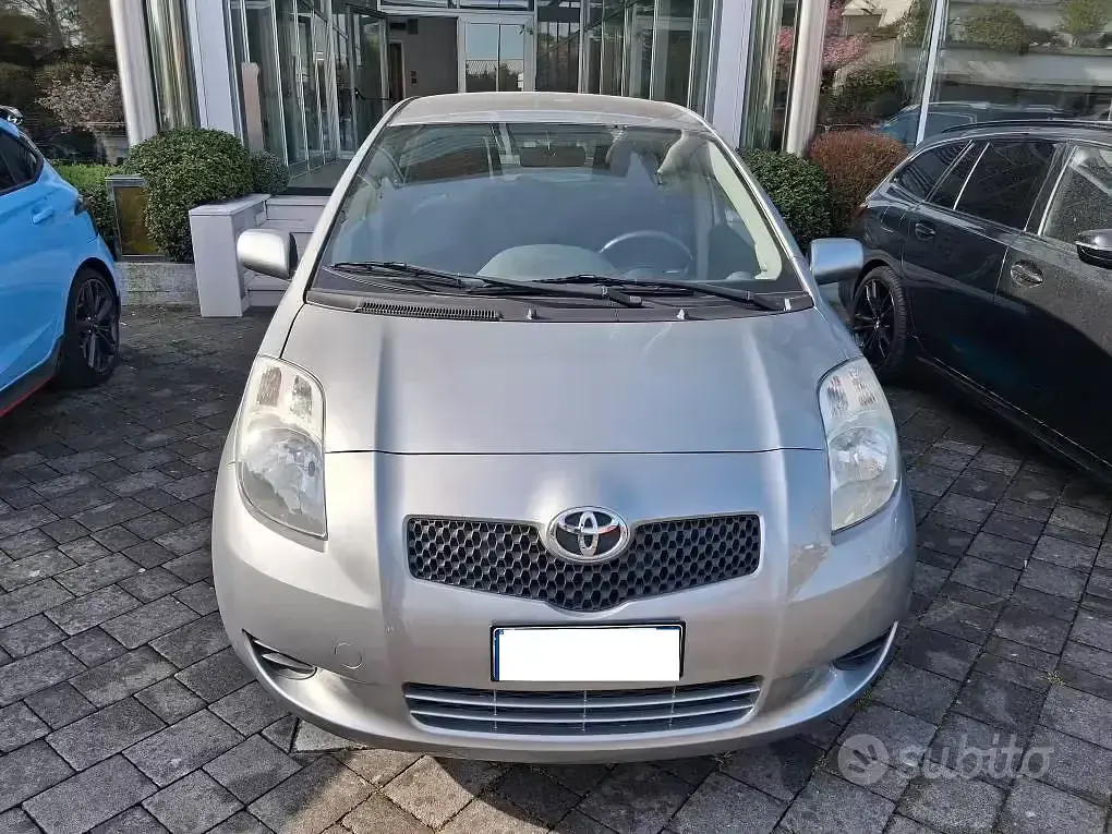 Usata Toyota Yaris 69 CV (50 kW) 2008 Grigio Utilitaria
