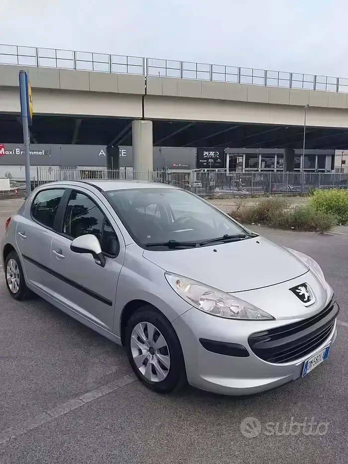 Käytetty Peugeot 207 73 HP (53 kW) 2008 Harmaa Sedan