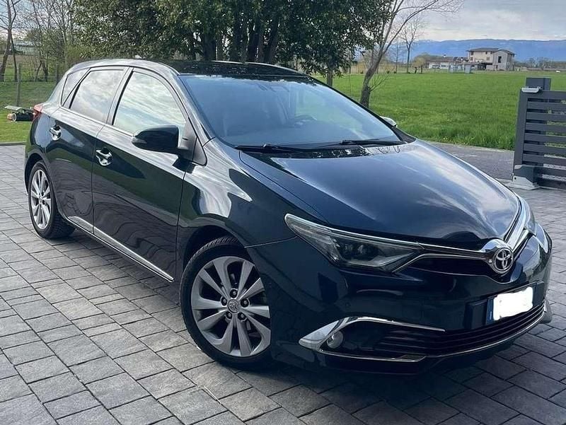 Usata Toyota Auris Lounge 111 CV (81 kW) 2015 Nero Berlina