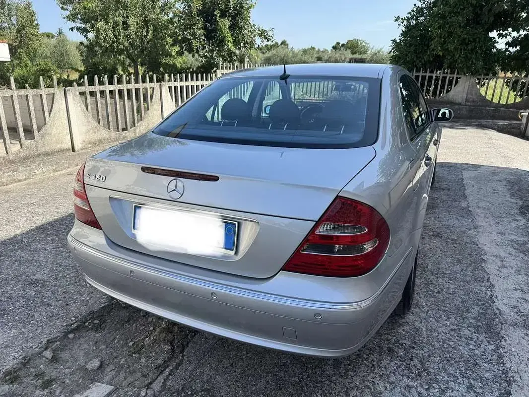 Usata Mercedes E320 Classic 224 CV (164 kW) 2004 Berlina