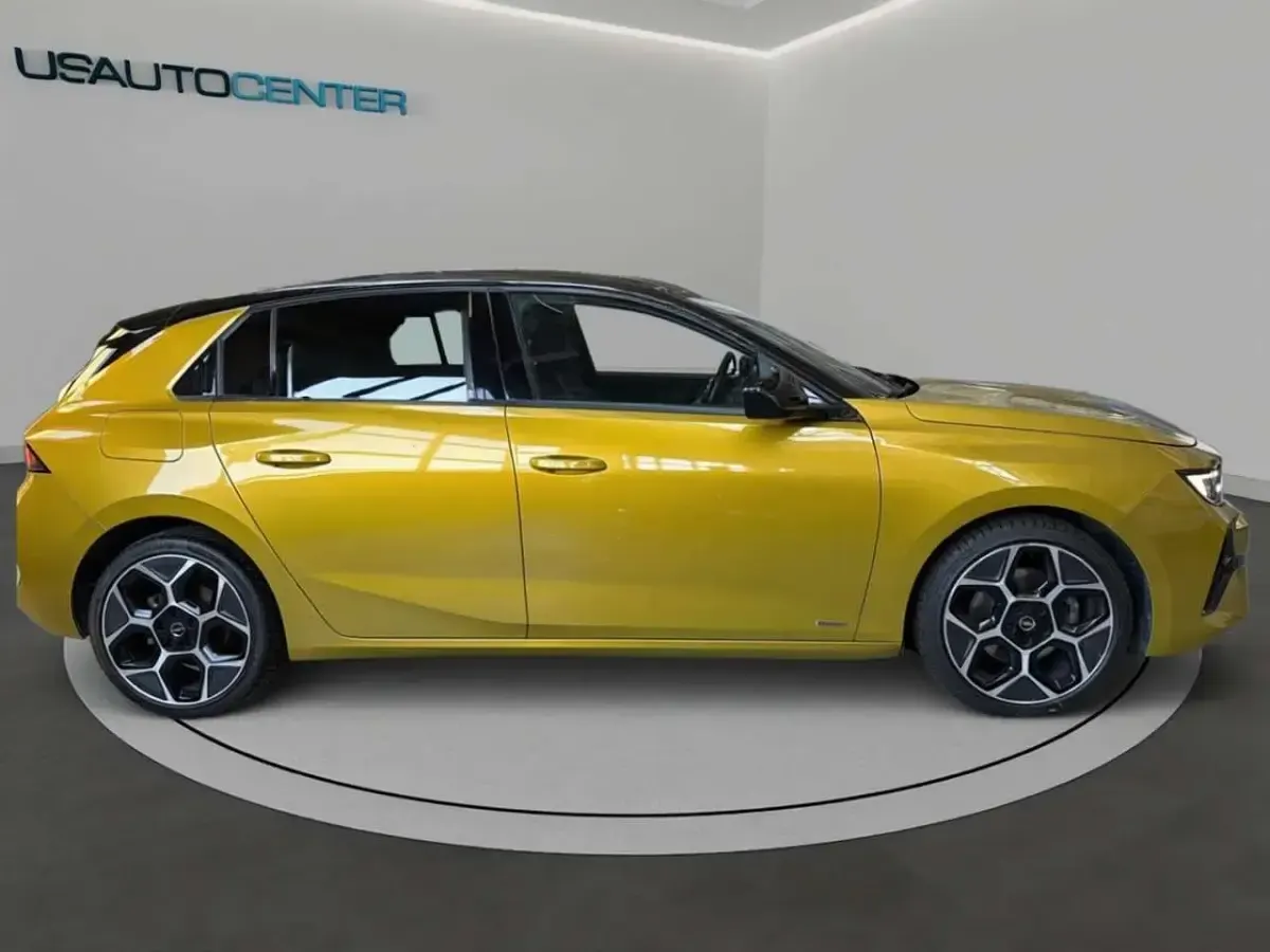 Usata Opel Astra Ultimate 131 CV (96 kW) 2022 Giallo Berlina