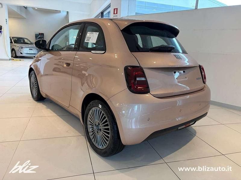 Nuova Fiat 500 2026 Rose gold metallizzato Berlina