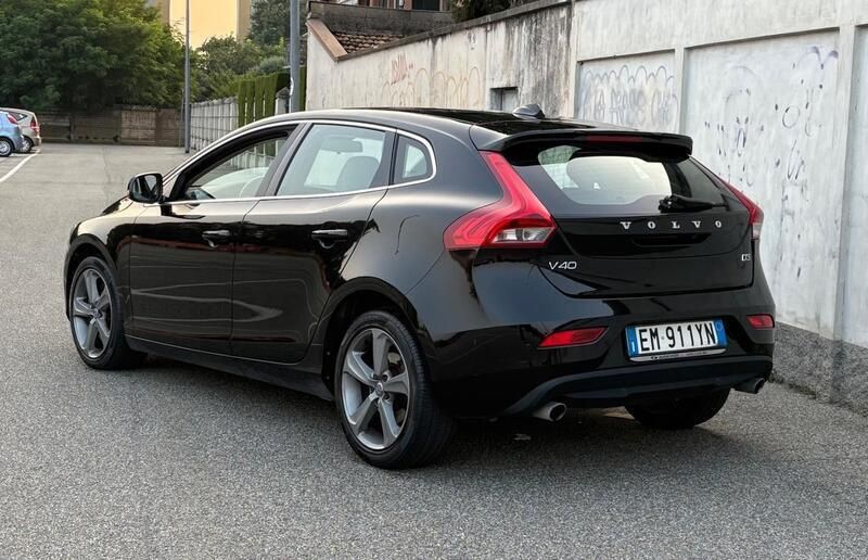 Usata Volvo V40 149 CV (109 kW) 2013 Nero Station wagon