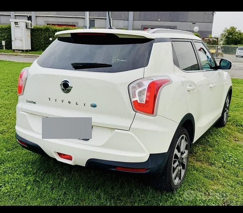 Usata Ssangyong (KGM) Tivoli 115 CV (84 kW) 2016 Bianco SUV