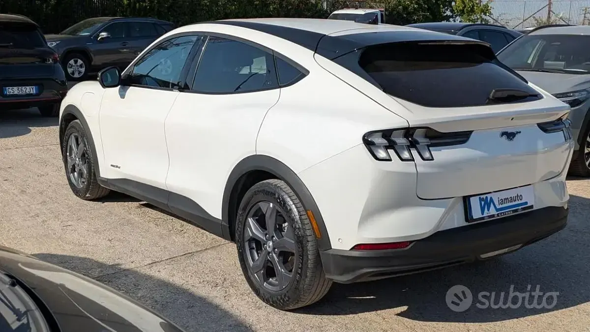 Usata Ford Mustang Standard Range 136 CV (100 kW) 2023 Bianco Monovolume