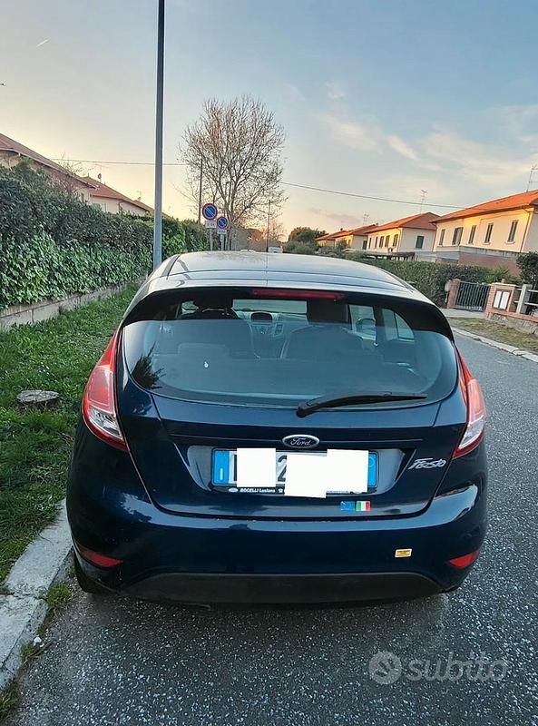 Usata Ford Fiesta 92 CV (67 kW) 2014 Blu Utilitaria