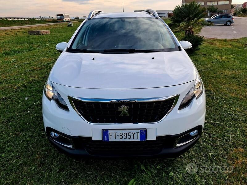 Usata Peugeot 2008 Active 102 CV (75 kW) 2019 Bianco SUV