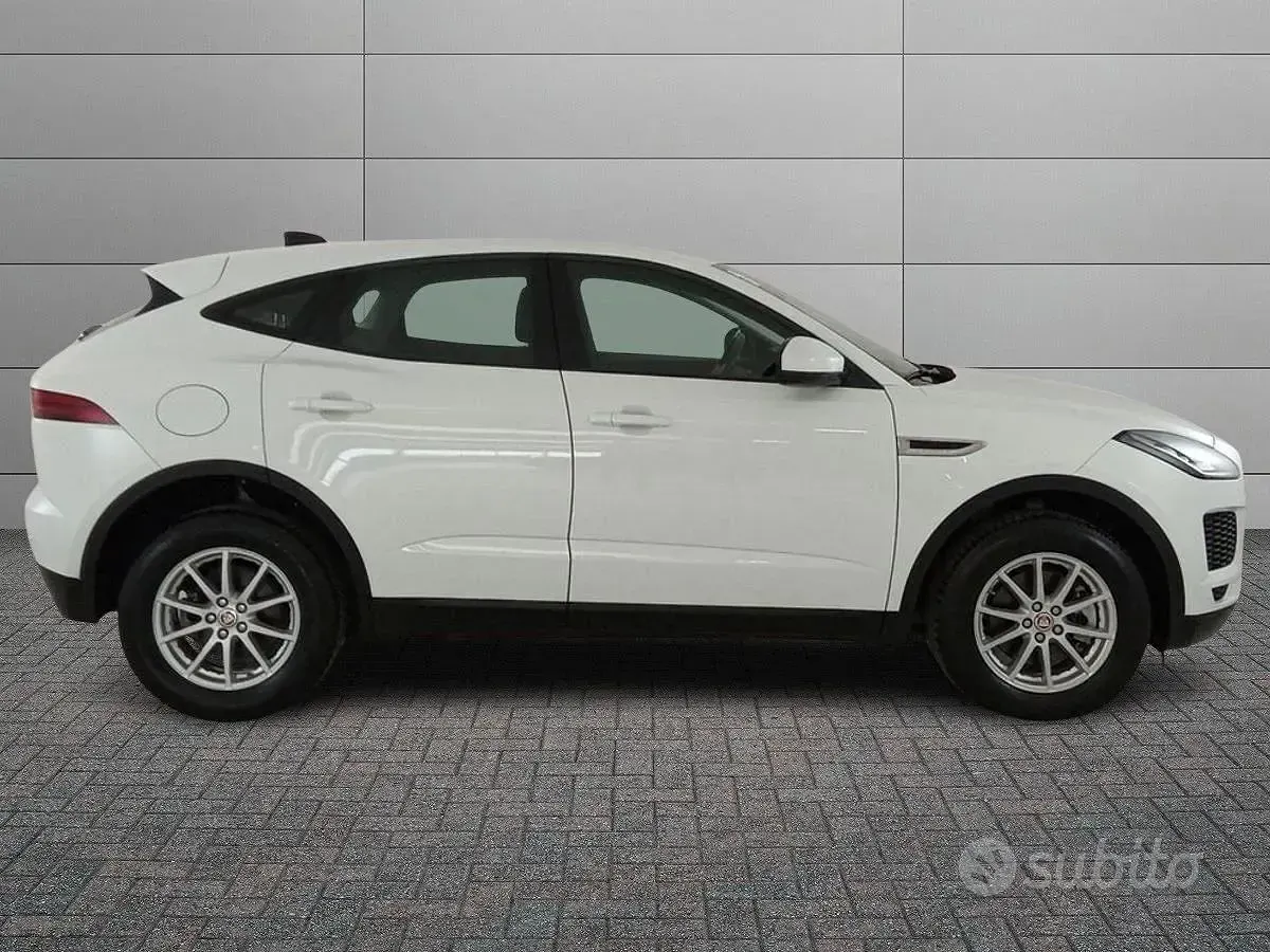 Usata Jaguar E-Pace R-Dynamic 150 CV (110 kW) 2020 Bianco SUV