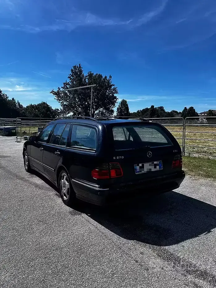 Usata Mercedes E270 170 CV (125 kW) 2001 Bluazzurro Station wagon