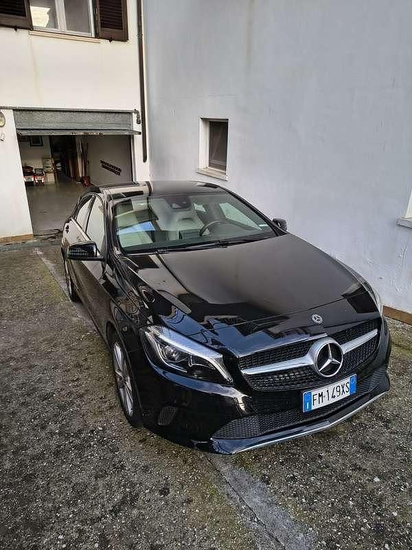 Usata Mercedes A180 Premium 109 CV (80 kW) 2017 Berlina