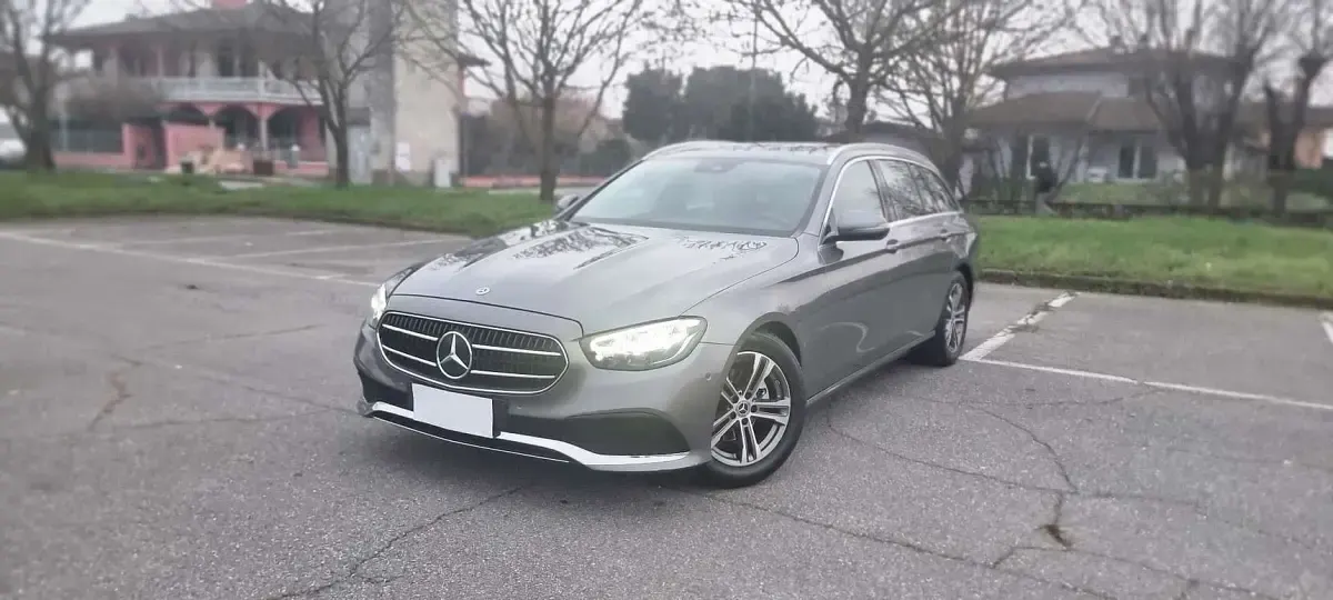 Usata Mercedes E200 Premium 160 CV (117 kW) 2021 Grigio Station wagon
