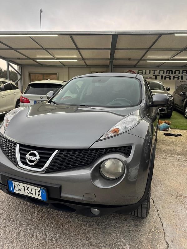 Usata Nissan Juke Tekna 110 CV (80 kW) 2011 Grigio SUV