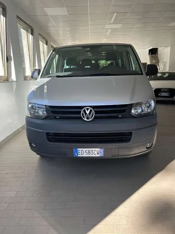 Usata VW Caravelle Comfortline 140 CV (102 kW) 2010 Furgone