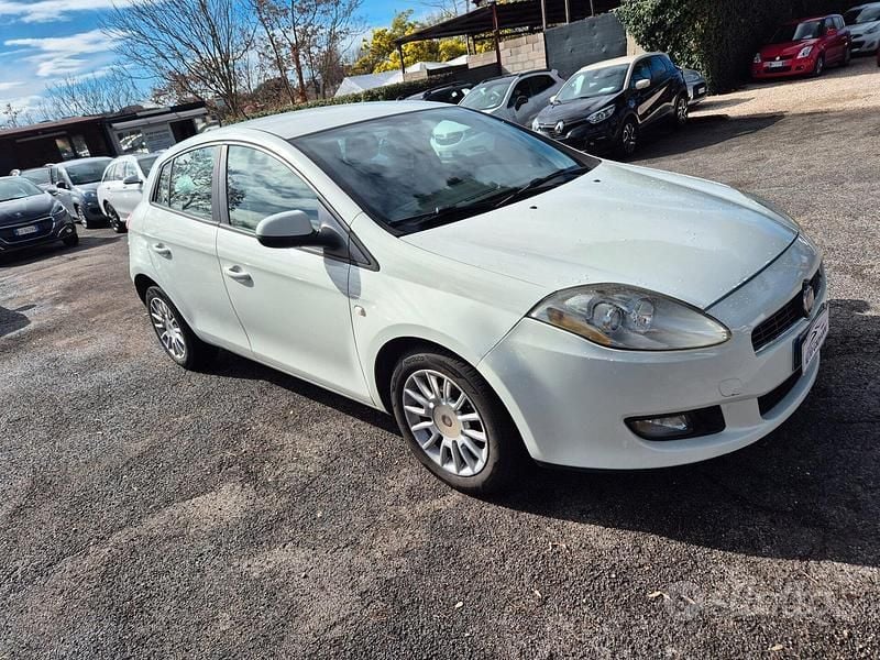 Usata Fiat Bravo Dynamic 89 CV (65 kW) 2010 Bianco Utilitaria