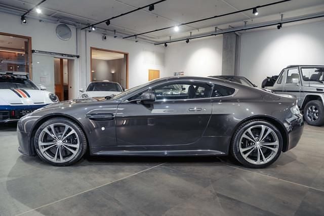 Usata Aston Martin Vantage 517 CV (380 kW) 2011 Grigio Coupé